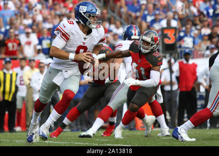 CAPTION *** CORRECTION..Le 22 septembre 2019 : New York Giants quarterback Daniel Jones (8) brouille au cours de la NFL match entre les Giants de New York et les Tampa Bay Buccaneers tenue au Raymond James Stadium de Tampa, Floride. Andrew J. Kramer/Cal Sport Media Banque D'Images