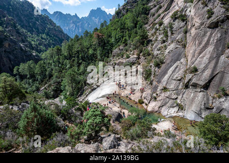 Canyon Purcaraccia à Bavella en été, une destination touristique célèbre et de l'attraction (pour le canyoning, randonnées). Corse, France Banque D'Images