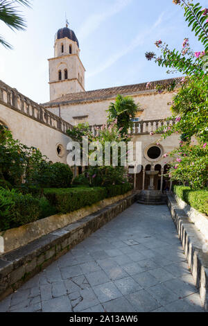 Monastère Franciscain Dubrovnik l'intérieur, de l'architecture médiévale du 14ème siècle, avec cloître et jardin, la vieille ville de Dubrovnik, Dubrovnik Croatie Europe Banque D'Images