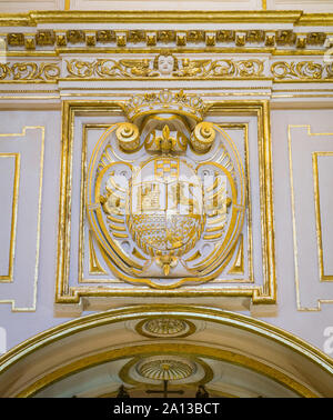 Armoiries de l'Espagne d'or dans la Cathédrale Mezquita de Cordoue. L'Andalousie, espagne. Banque D'Images