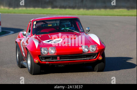 1960 Chevrolet Corvette Stingray concurrence sur le St Mary's Trophy course à Goodwood Revival le 13 Sept 2019 dans la région de Chichester, Angleterre. Copyright Mi Banque D'Images