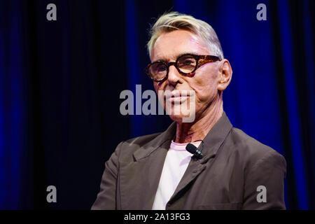 Berlin, Allemagne. Sep 23, 2019. Fashion designer Wolfgang Joop est assis sur scène lors de la présentation de son autobiographie einzig mögliche 'Die Zeit' dans le tipi à la chancellerie. Credit : Gregor Fischer/dpa/Alamy Live News Banque D'Images