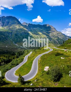 Drone abattu, virages en épingle, Silvretta high alpine road, Montafon, Vorarlberg, Autriche Banque D'Images