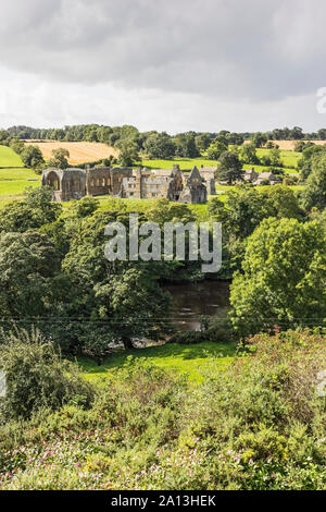Ruines de l'abbaye d'Egglestone 12e siècle l'abbaye des Prémontrés située sur les rives de la Rivière Tees près de Bowes, UK Banque D'Images
