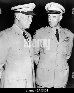 Le général Dwight Eisenhower et le général Omar Bradley. Banque D'Images