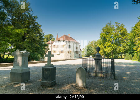 Zürich, Aargovie / Suisse - 28 août 2019 - vue horizontale de la célèbre Hallwyl château sur la rivière Aabach en Suisse centrale Banque D'Images