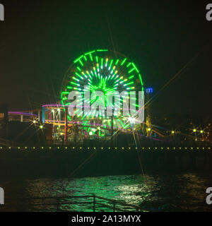 Grande Roue, la jetée de Santa Monica en Californie, Cette photo a été prise avec un spontaniously objectif 50 mm et un filtre lens-flare. Banque D'Images