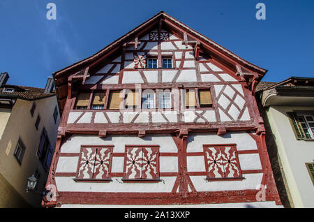 Stein am Rhein est une ville et une municipalité dans le canton de Schaffhouse en Suisse. Le centre médiéval conserve l'ancien plan de rue Banque D'Images