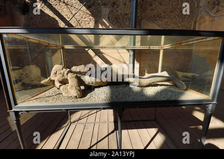 Corps pétrifiés dans l'ancienne ville romaine de Pompéi, Italie Banque D'Images