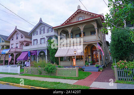 CAPE MAY, NJ - 8 SEP 2019- Vue de maisons victoriennes historiques colorés à Cape May, à la pointe sud de la péninsule de Cape May au New Jersey, où la de Banque D'Images