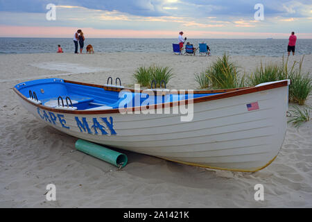 CAPE MAY, NJ - 8 SEP 2019- Vue d'un bateau avec une cape peut signer sur la plage à Cape May, New Jersey, USA. Banque D'Images