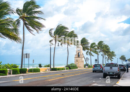 Palm Beach, Floride, USA - 14 septembre 2019 : Worth Avenue tour de l'horloge à USA Banque D'Images