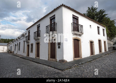 Colonia, Uruguay - 1 mars 2016 : les rues et les anciennes constructions du 19e siècle Banque D'Images