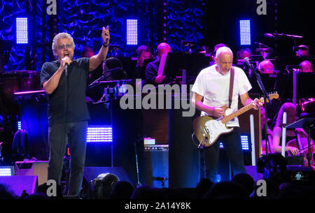 Tampa, États-Unis. 22 Sep, 2019. 22 septembre 2019 - Tampa, Florida, United States - Roger Daltrey (à gauche) et Pete Townshend du groupe de rock anglais La qui effectuent à l'Amalie Arena sur la deuxième étape de leur déménagement sur ! Tour le 22 septembre 2019 à Tampa, en Floride. Crédit : Paul Hennessy/Alamy Live News Banque D'Images