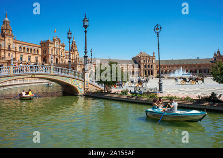 Plaza de España de Séville, vue sur le lac de plaisance dans la Plaza de España à Séville, Andalousie, espagne. Banque D'Images