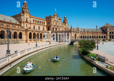 Plaza de España de Séville, vue sur le lac de plaisance dans la Plaza de España à Séville, Andalousie, espagne. Banque D'Images