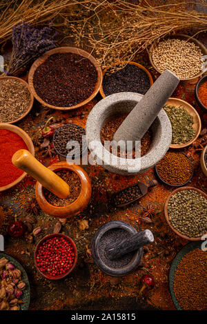 Colorés, aromatiques, d'épices indiennes télévision lay tourné Banque D'Images