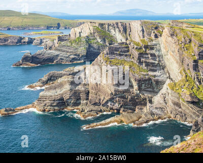 Les spectaculaires falaises de Kerry sont situés sur la côte de Skellig, dans le comté de Kerry en Irlande. Banque D'Images