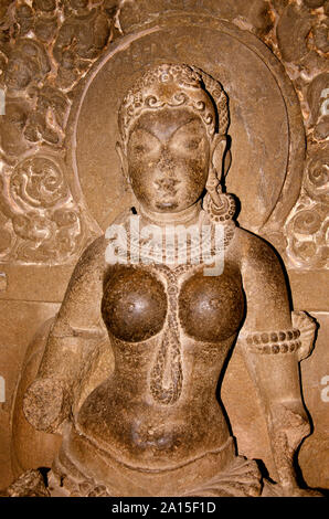 Magnifiquement sculpté idoles, la caverne n°32, les grottes d'Ellora à Aurangabad, Maharashtra Banque D'Images