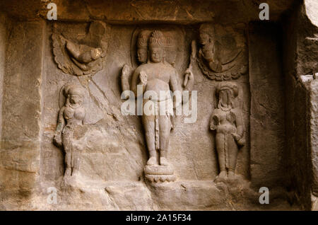 Magnifiquement sculpté idoles, la caverne n°17, les grottes d'Ellora à Aurangabad, Maharashtra, Inde Banque D'Images