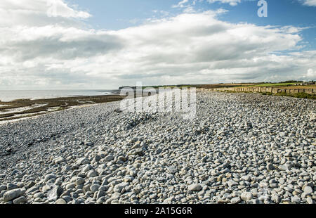 Aberdégel Beach sur la côte du patrimoine de Glamourgan sud du Pays de Galles Royaume-Uni par une journée ensoleillée. Principalement composée de galets et de boue ou de sable la plage est un peu dullWa Banque D'Images