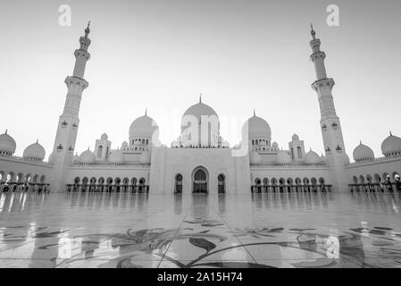 Grande Mosquée de Sheikh Zayed à Abu Dhabi, près de Dubaï, Emirats Arabes Unis Banque D'Images