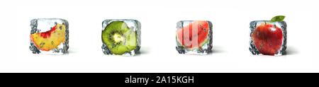 Fruits dans des cubes de glace isolés sur fond blanc, rendu 3d Banque D'Images