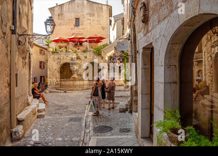 À l'intérieur de la vieille ville du petit village de montagne St.Michel dans l'arrière pays de la Côte d'Azur. Banque D'Images