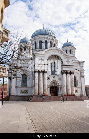 La voix de l'archange Saint Michel l'église ou l'église de garnison, un roman d'une église catholique romaine de la ville de Kaunas, Lituanie, la fermeture de l'angle Banque D'Images