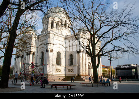 La voix de l'archange Saint Michel l'église ou l'église de garnison, un roman d'une église catholique romaine de la ville de Kaunas, Lituanie, la fermeture de l'angle Banque D'Images