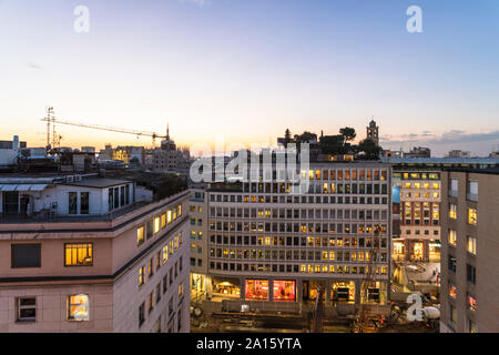 Skyline at sunset, Milan, Italie Banque D'Images