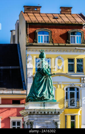 L'Autriche, la Carinthie, Klagenfurt am Worthersee, Maria Theresa statue devant l'ancien bâtiment Banque D'Images