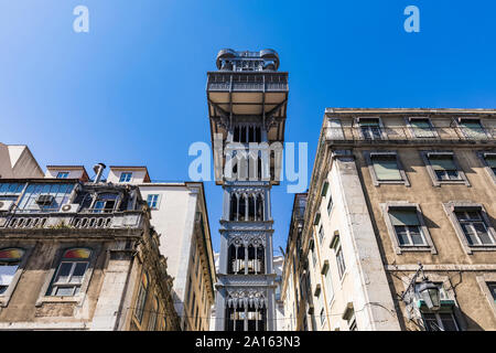 Portugal, Lisbonne, Low angle view of ascenseur de Santa Justa Banque D'Images