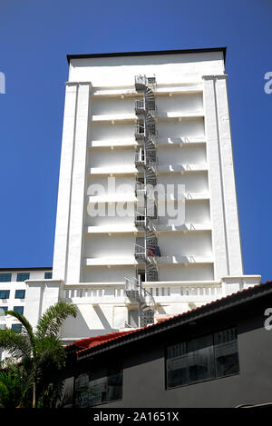 Un escalier de secours sur un immeuble de grande hauteur Banque D'Images