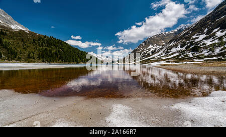 Vue panoramique du lac Obersee dans la vallée de Defereggen, East Tyrol, Autriche Banque D'Images