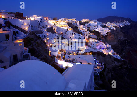 Vue panoramique de Oia, Santorin, Grèce Banque D'Images