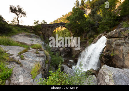 Ponte da Mizarela en cascade du Parc National de Peneda-Geres Banque D'Images