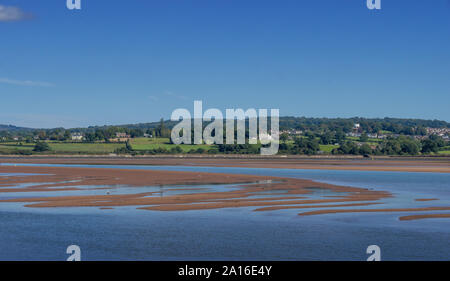 Journée ensoleillée sur la rivière Exe à Exmouth, l'estuaire à marée basse avec des bancs de sable. Devon, Angleterre. Pas de personnes. Banque D'Images