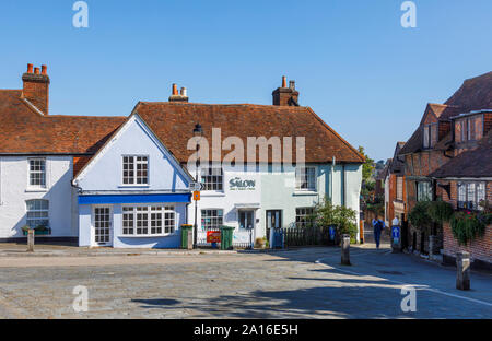 Bâtiments historiques de la place en Normandie-le-riz, un village côtier sur le Solent, Hampshire, côte sud de l'Angleterre, Royaume-Uni sur une journée ensoleillée avec ciel bleu Banque D'Images