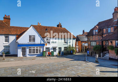 Bâtiments historiques de la place en Normandie-le-riz, un village côtier sur le Solent, Hampshire, côte sud de l'Angleterre, Royaume-Uni sur une journée ensoleillée avec ciel bleu Banque D'Images