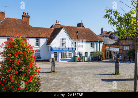 Bâtiments historiques de la place en Normandie-le-riz, un village côtier sur le Solent, Hampshire, côte sud de l'Angleterre, Royaume-Uni sur une journée ensoleillée avec ciel bleu Banque D'Images