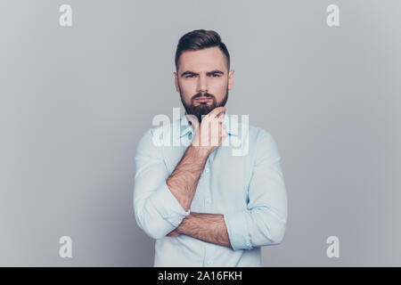 Permettez-moi de penser un peu Close up studio photo portrait of handsome g Banque D'Images