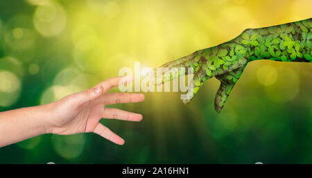 Le jour de la Terre environnement mains de la nature sont d'aider les gens. Le concept de la nature. Banque D'Images