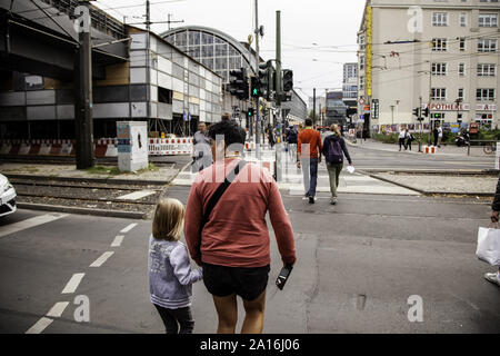 BERLIN, ALLEMAGNE - 08 septembre 2019 : l'Alexanderplatz, la place Alexanderplatz, le Weltzeituhr, la Fernsehturm et la Haus Berolina Banque D'Images