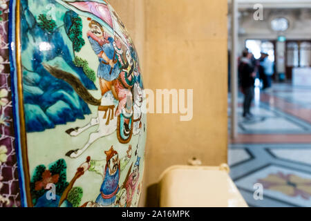 Ancien vase en porcelaine Chinoise, Bristol Museum & Art Gallery, UK Banque D'Images