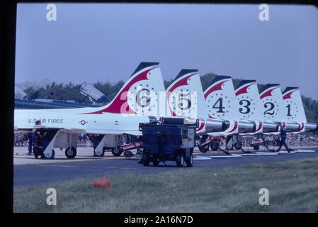 L'équipe de démonstration de vol de l'USAF à Andrews Air Force Base, à Washington, D.C. une symétrie parfaite est vu dans la ligne parfaite d'aéronefs. Les plans présentés ici sont des serres T-38, utilisé jusqu'en 1982. Les Thunderbirds ont été activés le 25 mai 1953, afin de permettre au public une première rangée siège comme ils démontrent leurs compétences dans la voltige aérienne et le vol de précision. Banque D'Images