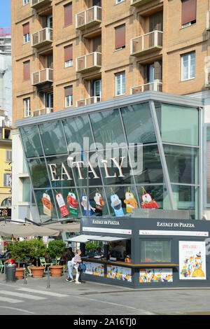 L'Italie, Lombardie, Milan, Piazza XXV Aprile Square, Eataly, Food Store Banque D'Images