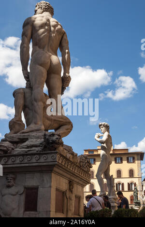 L'Hercules Baccio Bandinelli et David, Piazza della Signoria, Florence, Italie Banque D'Images