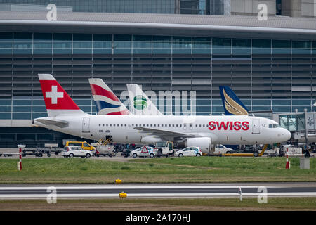 Zurich, Suisse - le 19 juillet 2018 : l'aéroport de Zurich paysage extérieur de bâtiment de jour Banque D'Images