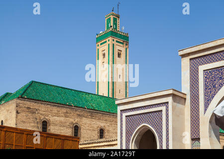 Mosquée rcif bab et arc bleu à fes maroc Banque D'Images